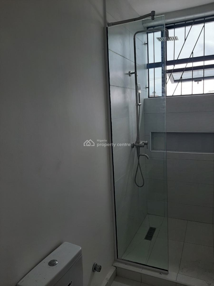 Serviced 3 Bedroom En-suite Flat with Open Fitted Kitchen with Cabinet, Lekki Phase 1, Lekki, Lagos, Flat / Apartment for Rent