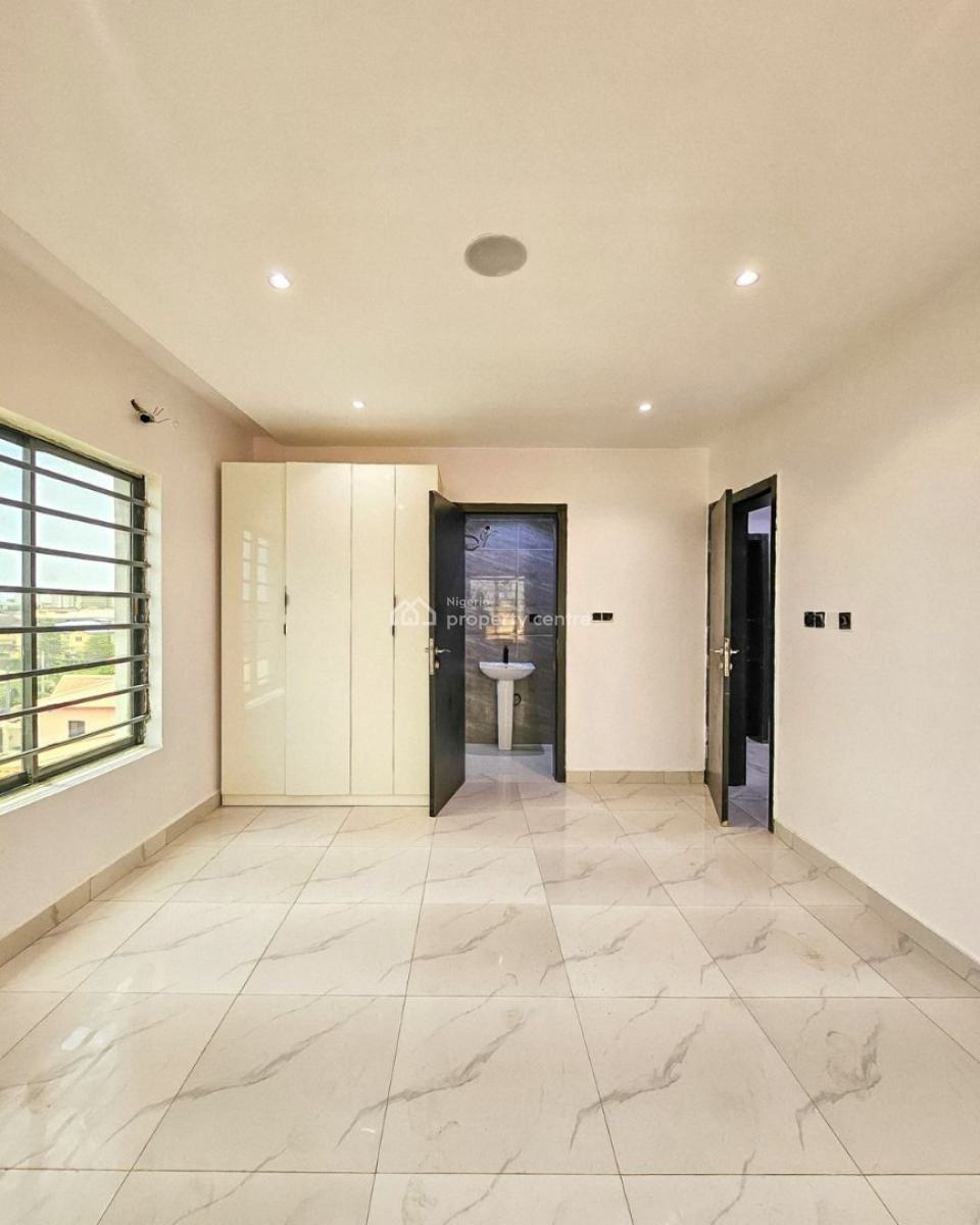 Serviced 3 Bedroom Flat + Elevator, Lekki Phase 1, Lekki, Lagos, Flat / Apartment for Sale