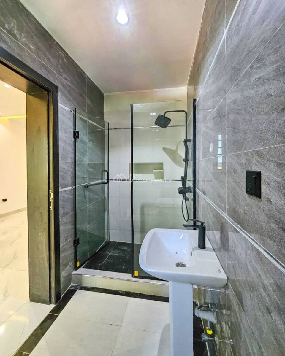 Serviced 3 Bedroom Flat + Elevator, Lekki Phase 1, Lekki, Lagos, Flat / Apartment for Sale