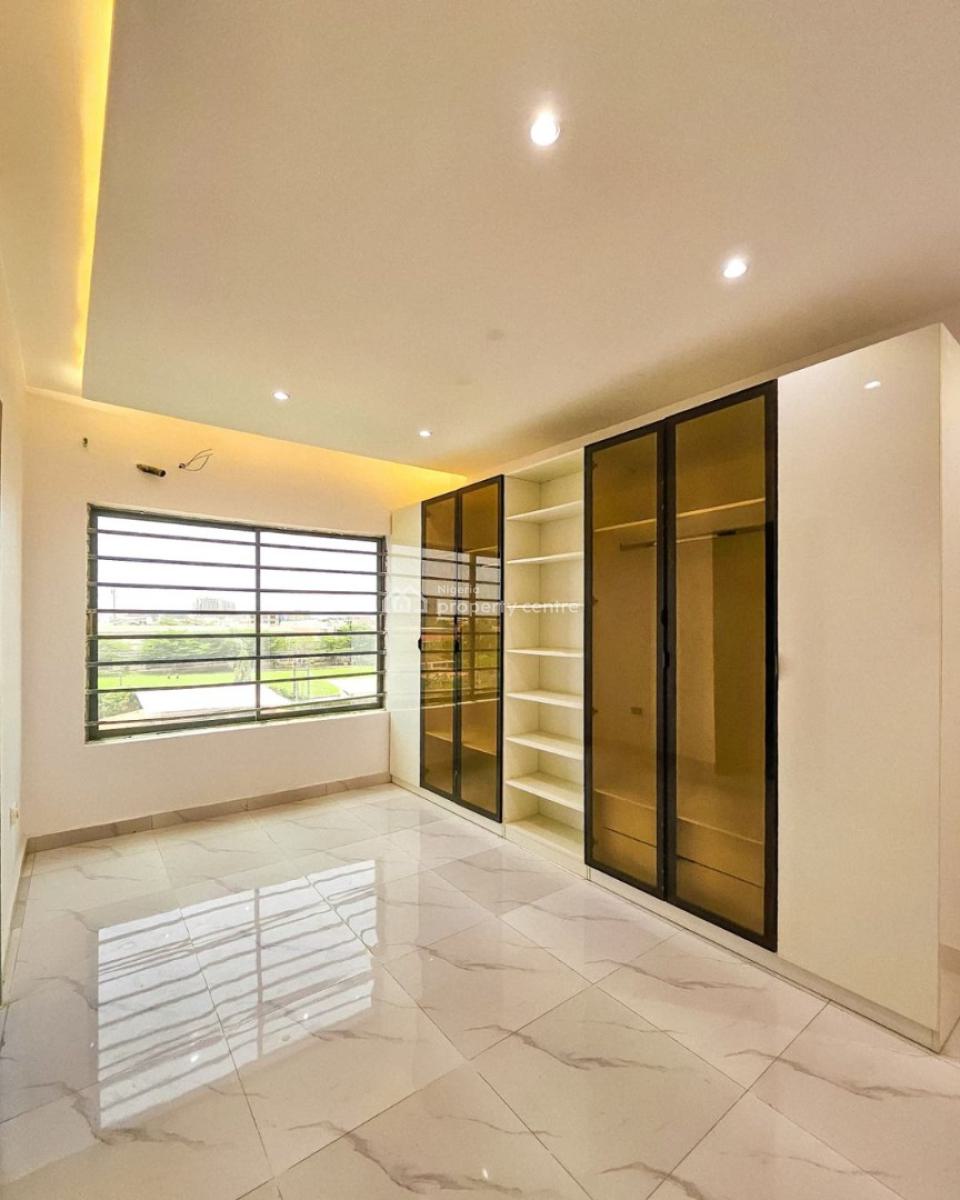 Serviced 3 Bedroom Flat + Elevator, Lekki Phase 1, Lekki, Lagos, Flat / Apartment for Sale