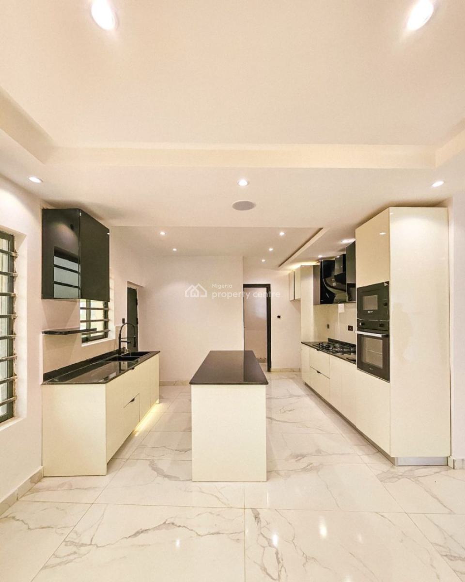 Serviced 3 Bedroom Flat + Elevator, Lekki Phase 1, Lekki, Lagos, Flat / Apartment for Sale
