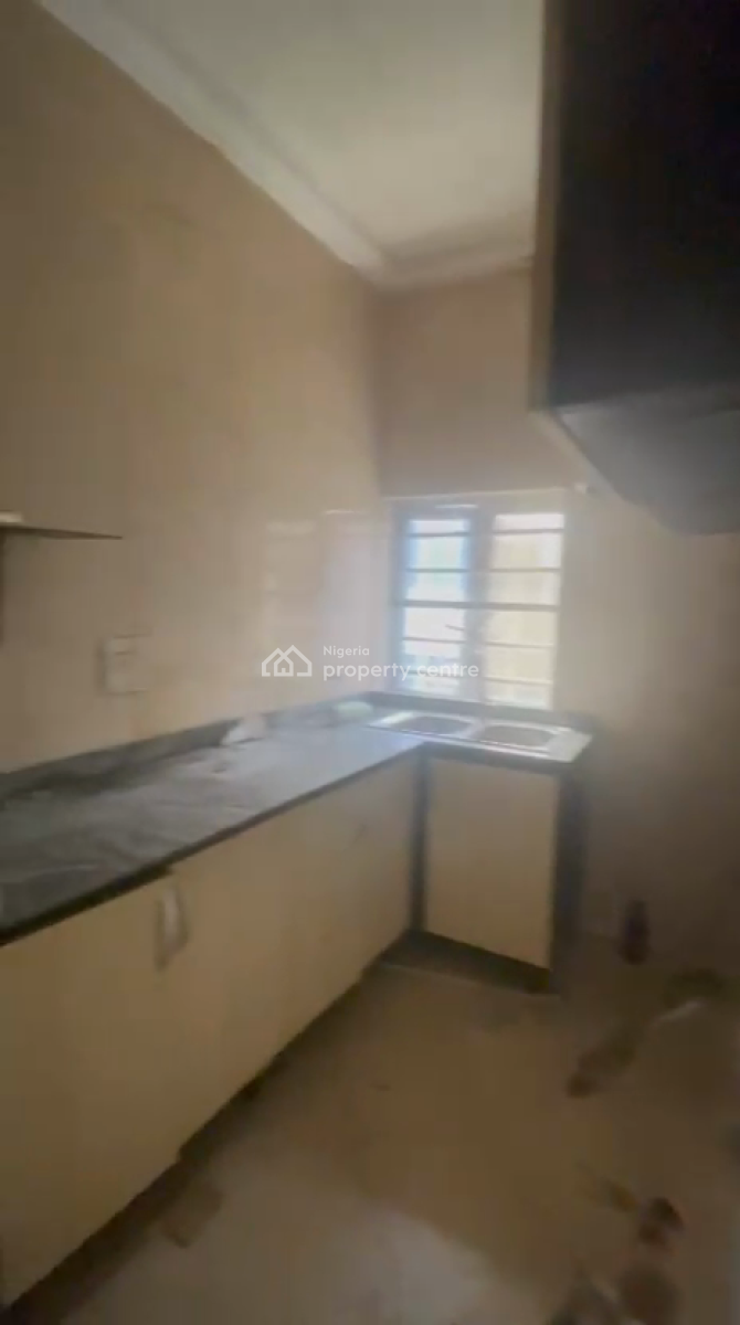 Upstairs 2 Bedrooms Flat, Green Field Estate, Ago Palace, Isolo, Lagos, Flat / Apartment for Rent