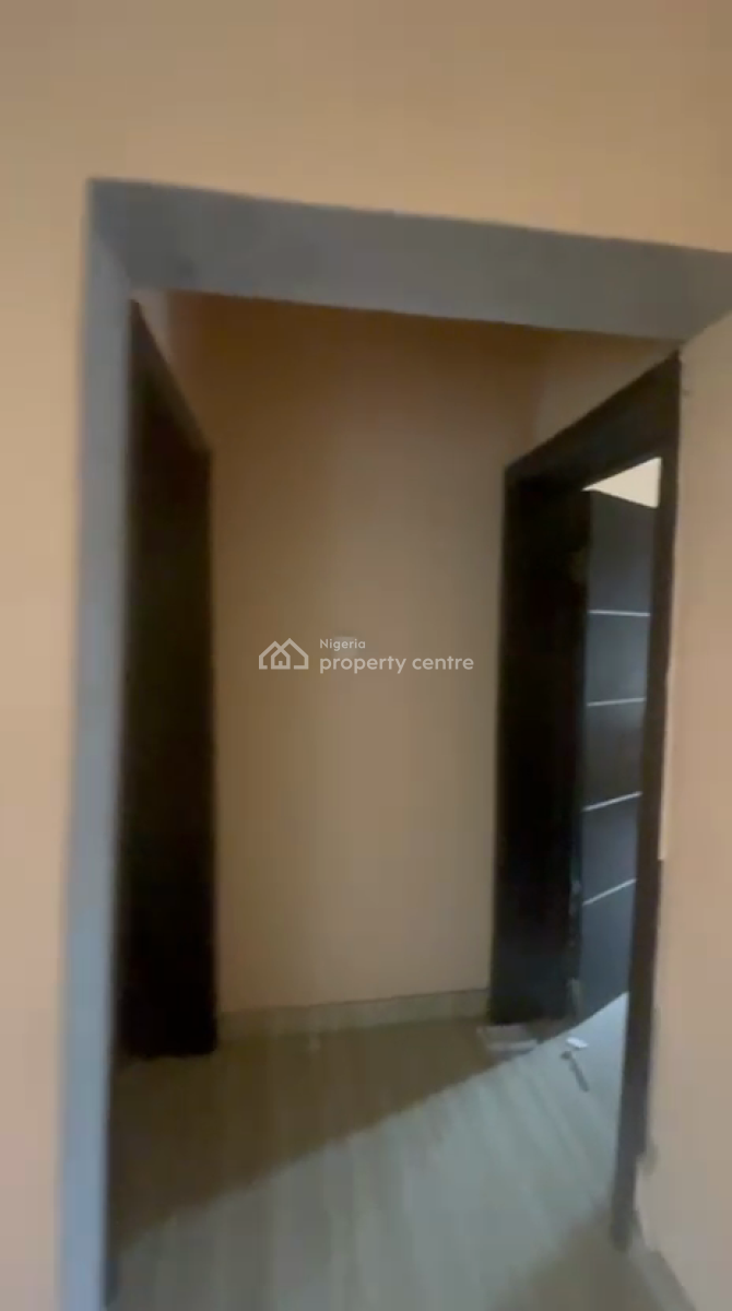 Upstairs 2 Bedrooms Flat, Green Field Estate, Ago Palace, Isolo, Lagos, Flat / Apartment for Rent