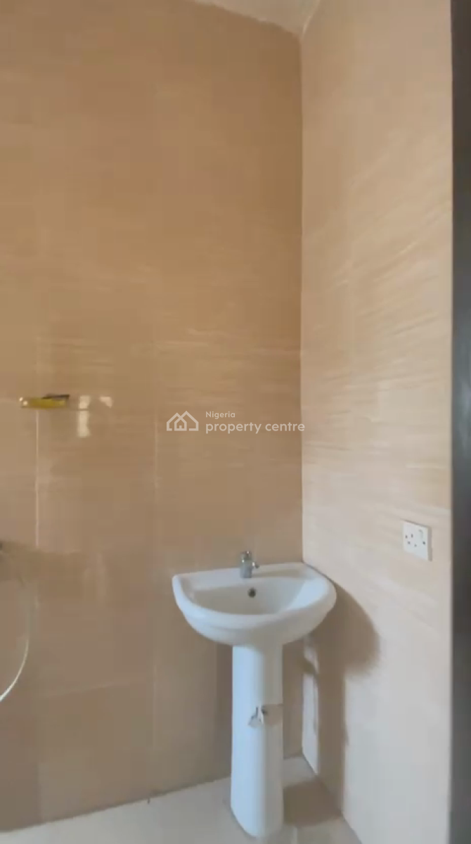 Upstairs 2 Bedrooms Flat, Green Field Estate, Ago Palace, Isolo, Lagos, Flat / Apartment for Rent