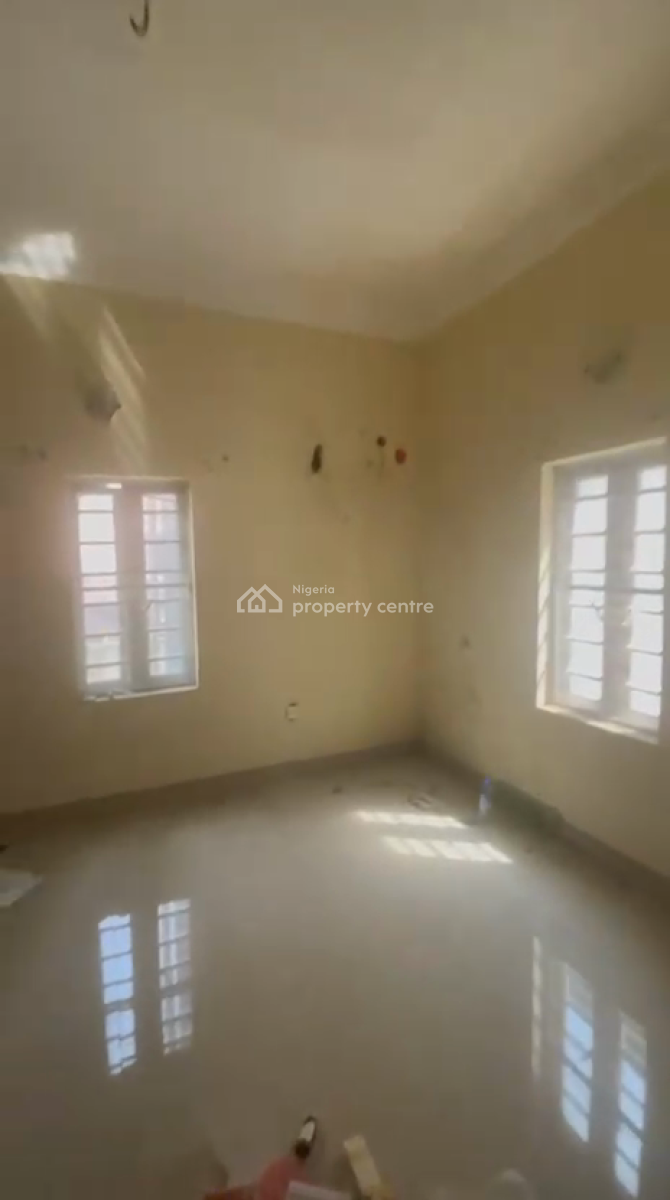 Upstairs 2 Bedrooms Flat, Green Field Estate, Ago Palace, Isolo, Lagos, Flat / Apartment for Rent