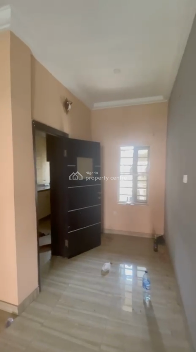 Upstairs 2 Bedrooms Flat, Green Field Estate, Ago Palace, Isolo, Lagos, Flat / Apartment for Rent