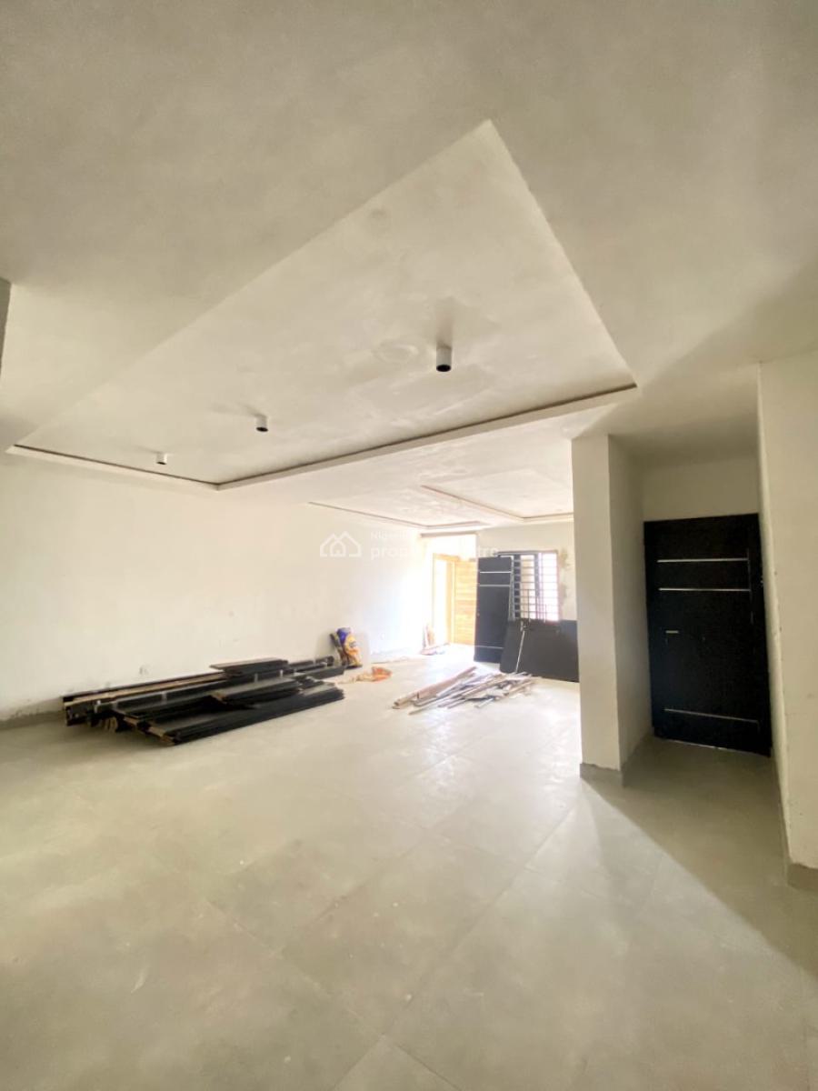Four Bedroom Flat with Bq in a Secured Estate, Lekki Phase 1, Lekki, Lagos, Flat / Apartment for Sale