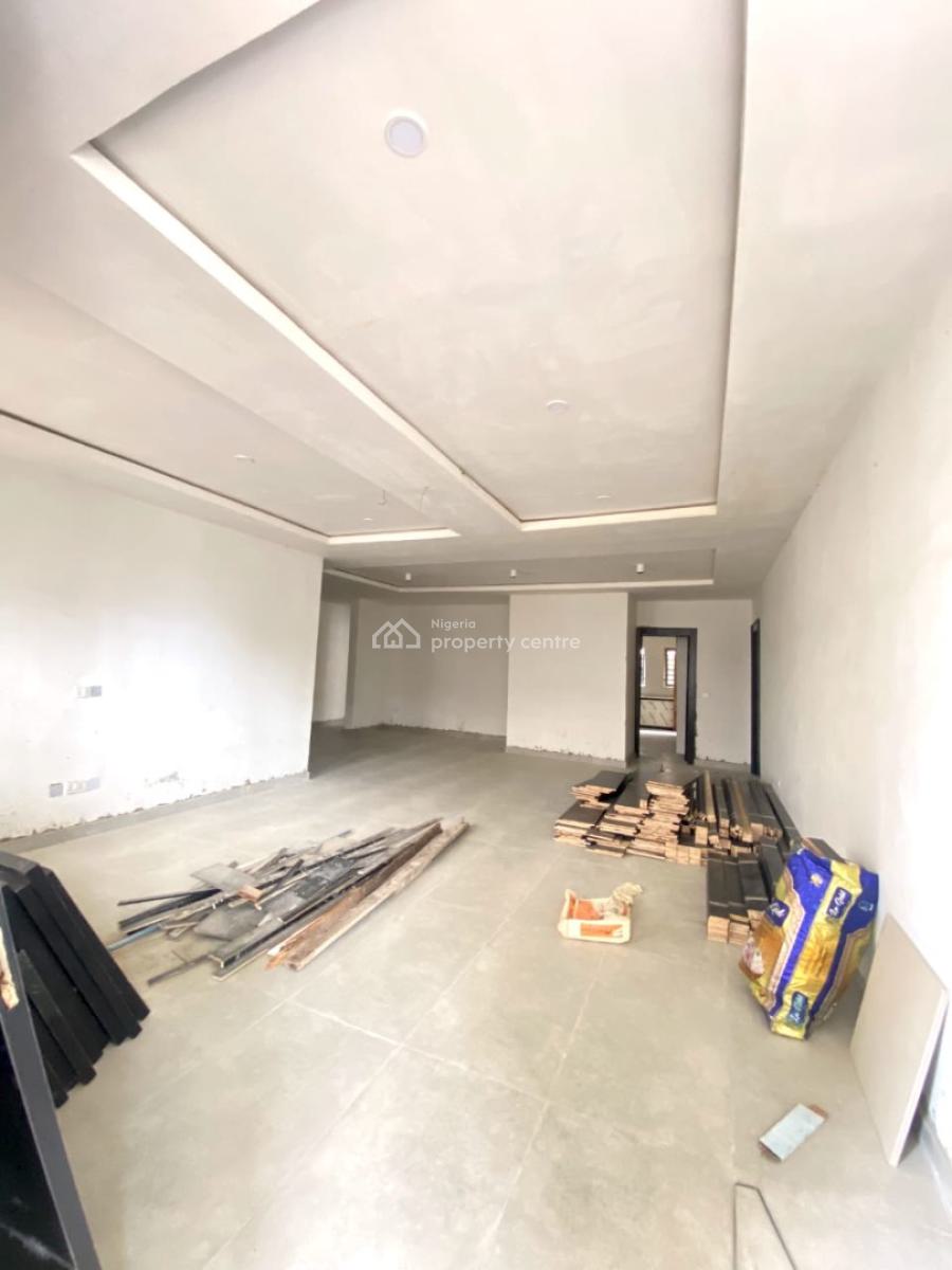 Four Bedroom Flat with Bq in a Secured Estate, Lekki Phase 1, Lekki, Lagos, Flat / Apartment for Sale