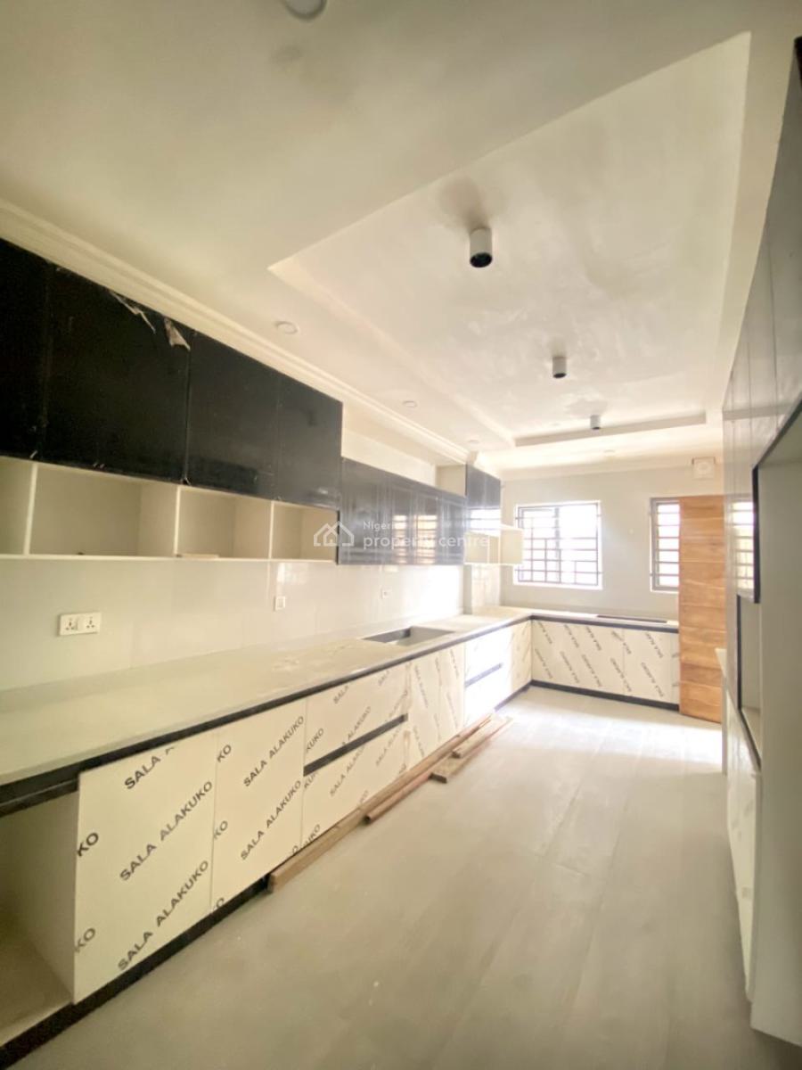 Four Bedroom Flat with Bq in a Secured Estate, Lekki Phase 1, Lekki, Lagos, Flat / Apartment for Sale
