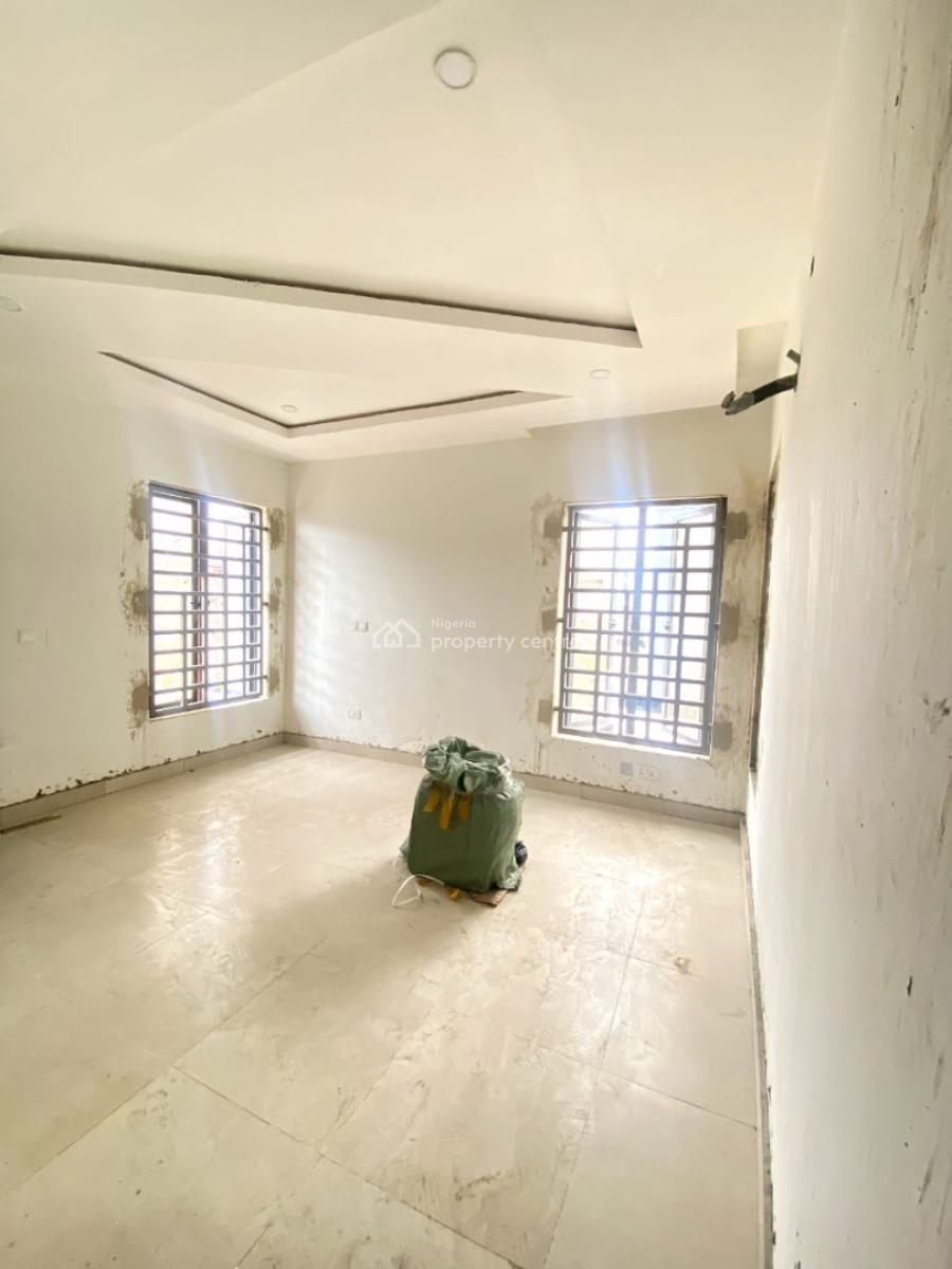 Four Bedroom Flat with Bq in a Secured Estate, Lekki Phase 1, Lekki, Lagos, Flat / Apartment for Sale
