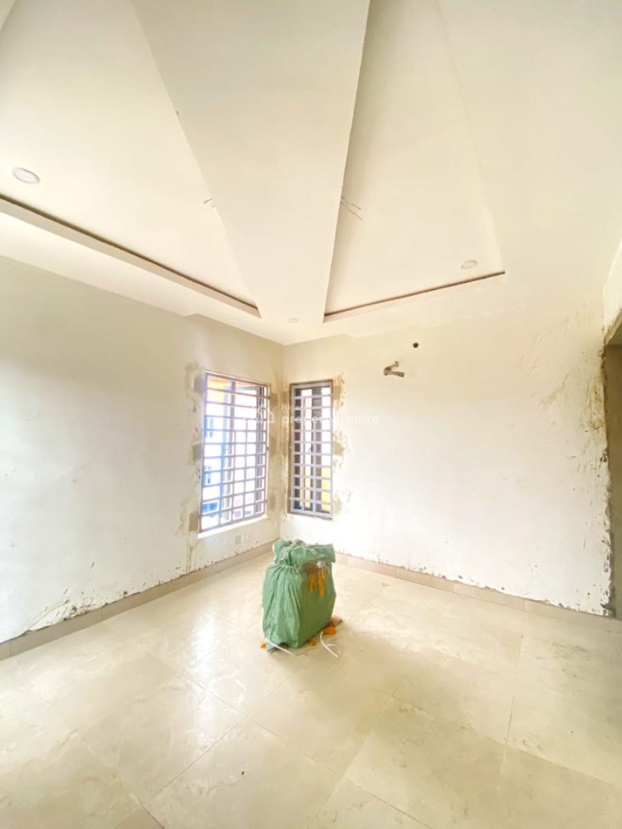 Four Bedroom Flat with Bq in a Secured Estate, Lekki Phase 1, Lekki, Lagos, Flat / Apartment for Sale