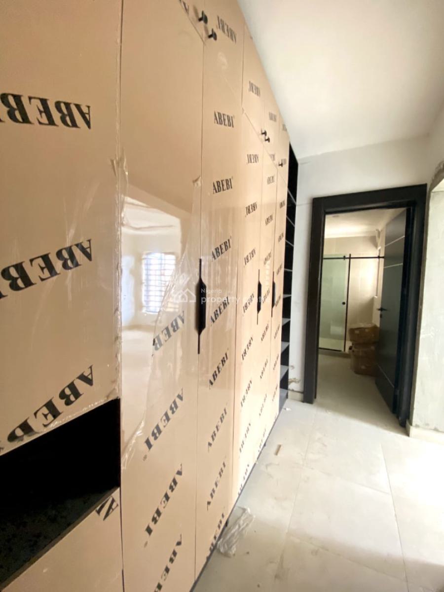 Four Bedroom Flat with Bq in a Secured Estate, Lekki Phase 1, Lekki, Lagos, Flat / Apartment for Sale