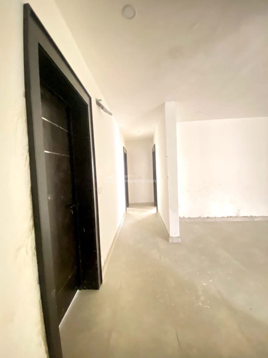 Four Bedroom Flat with Bq in a Secured Estate, Lekki Phase 1, Lekki, Lagos, Flat / Apartment for Sale
