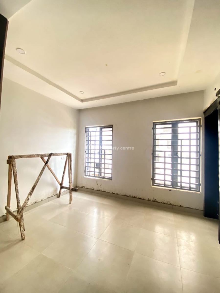 Four Bedroom Flat with Bq in a Secured Estate, Lekki Phase 1, Lekki, Lagos, Flat / Apartment for Sale