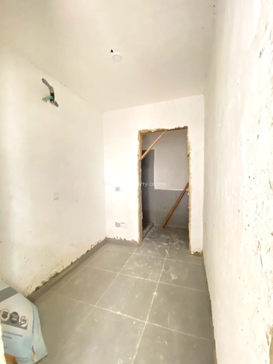 Four Bedroom Flat with Bq in a Secured Estate, Lekki Phase 1, Lekki, Lagos, Flat / Apartment for Sale