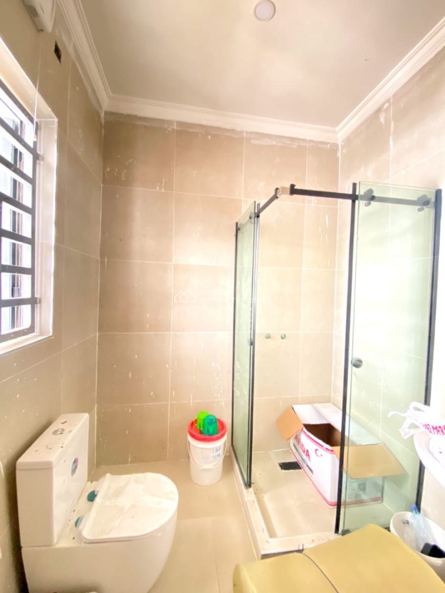 Four Bedroom Flat with Bq in a Secured Estate, Lekki Phase 1, Lekki, Lagos, Flat / Apartment for Sale