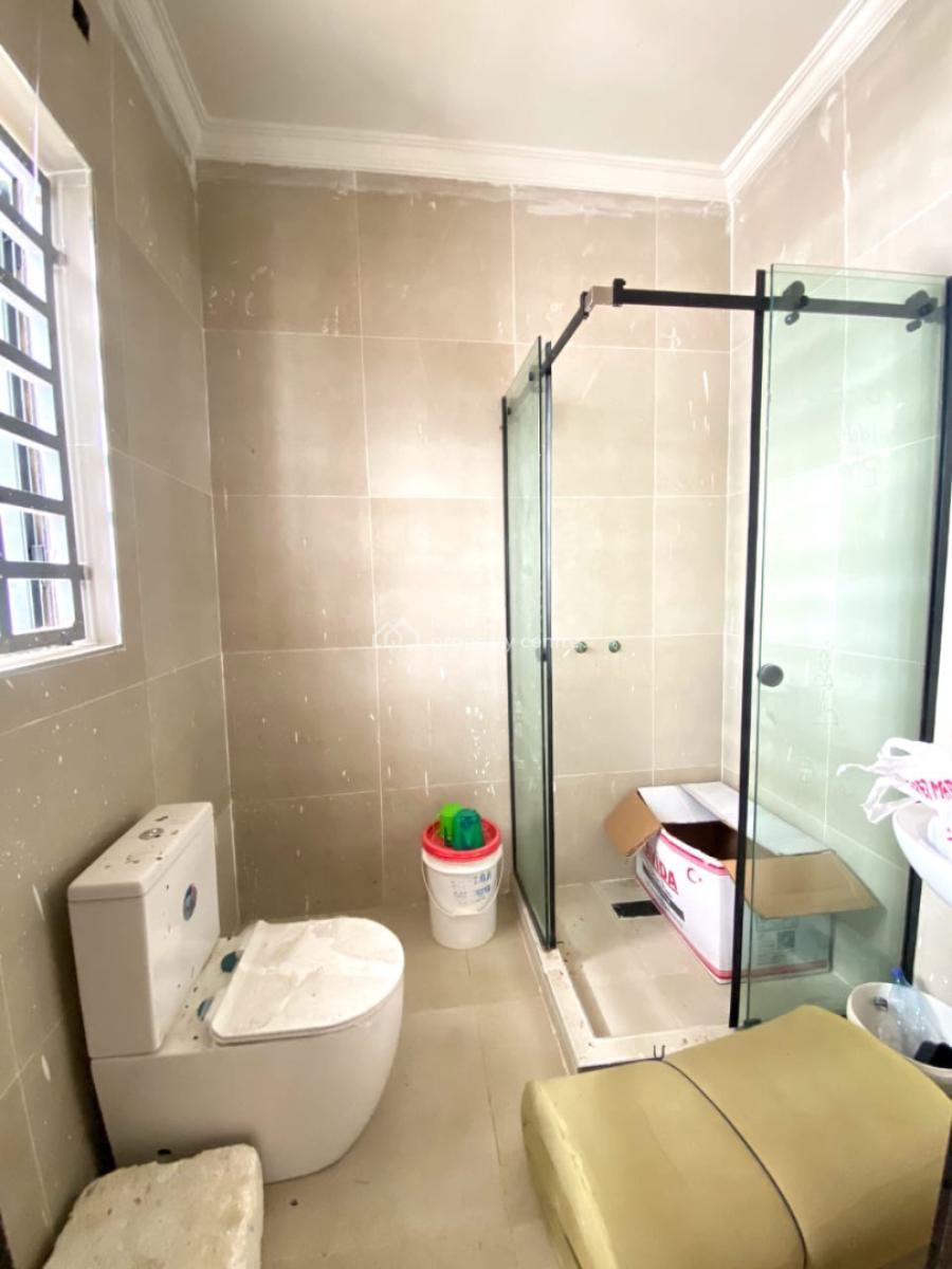Four Bedroom Flat with Bq in a Secured Estate, Lekki Phase 1, Lekki, Lagos, Flat / Apartment for Sale