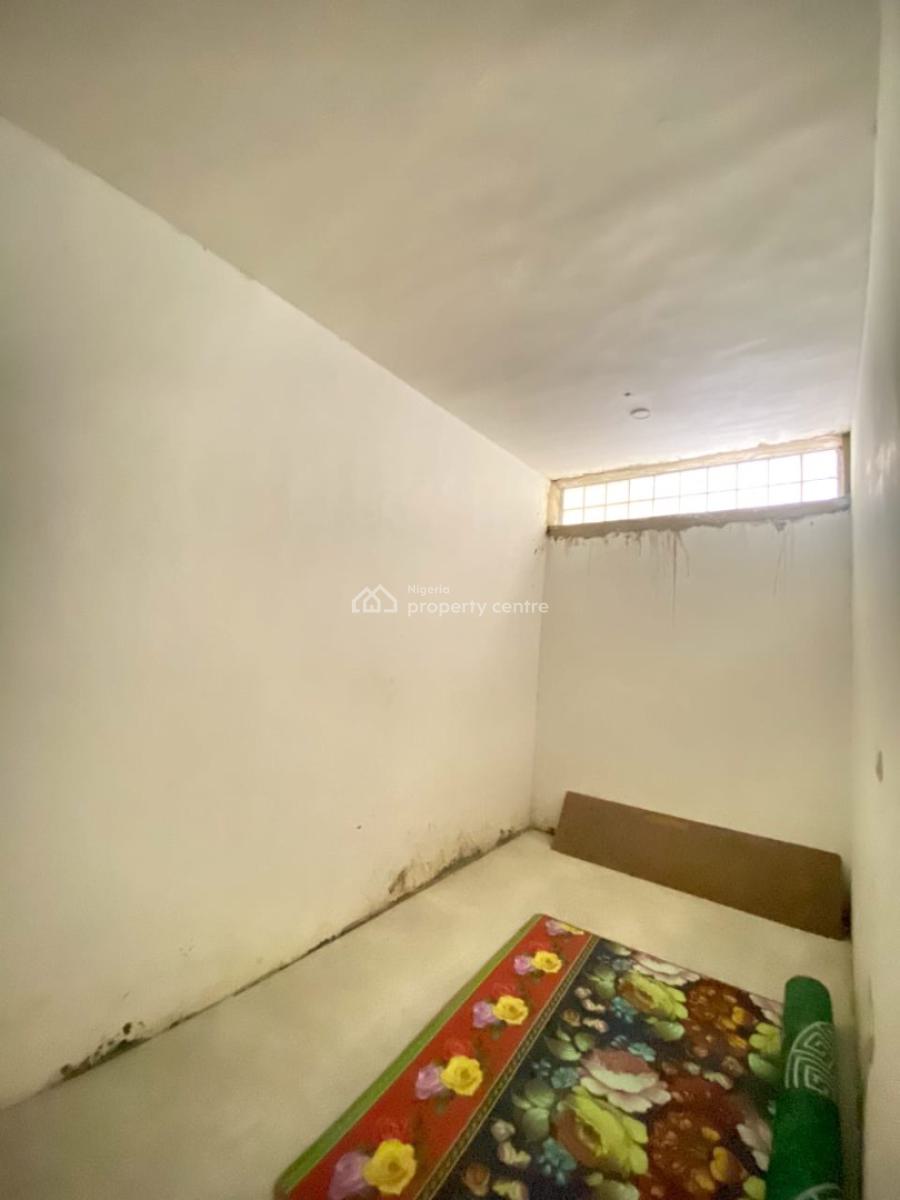 Four Bedroom Flat with Bq in a Secured Estate, Lekki Phase 1, Lekki, Lagos, Flat / Apartment for Sale