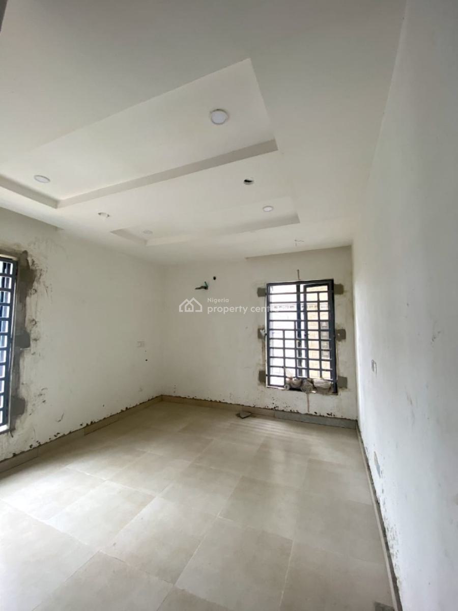 Four Bedroom Flat with Bq in a Secured Estate, Lekki Phase 1, Lekki, Lagos, Flat / Apartment for Sale
