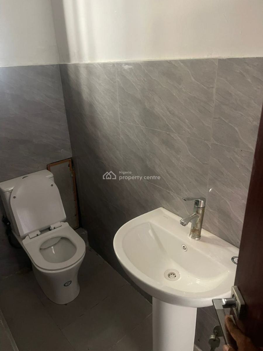 Luxury 3 Bedroom Serviced with Bq in a Prestigious Estate, Primewater Gardens Off Freedom Way, Lekki, Lagos, Flat / Apartment for Rent