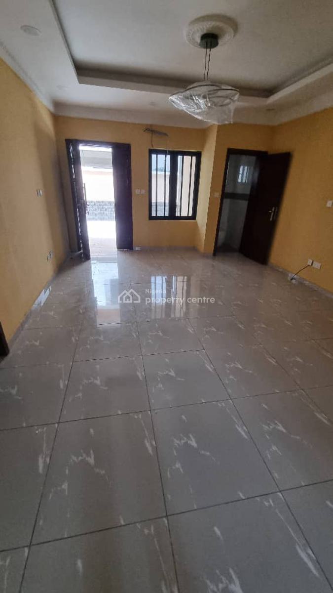 3 Bedroom Apartment in a Secured Estate, Lekki Phase 1, Lekki, Lagos, Flat / Apartment for Rent