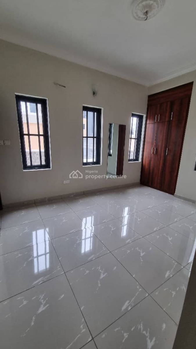 3 Bedroom Apartment in a Secured Estate, Lekki Phase 1, Lekki, Lagos, Flat / Apartment for Rent