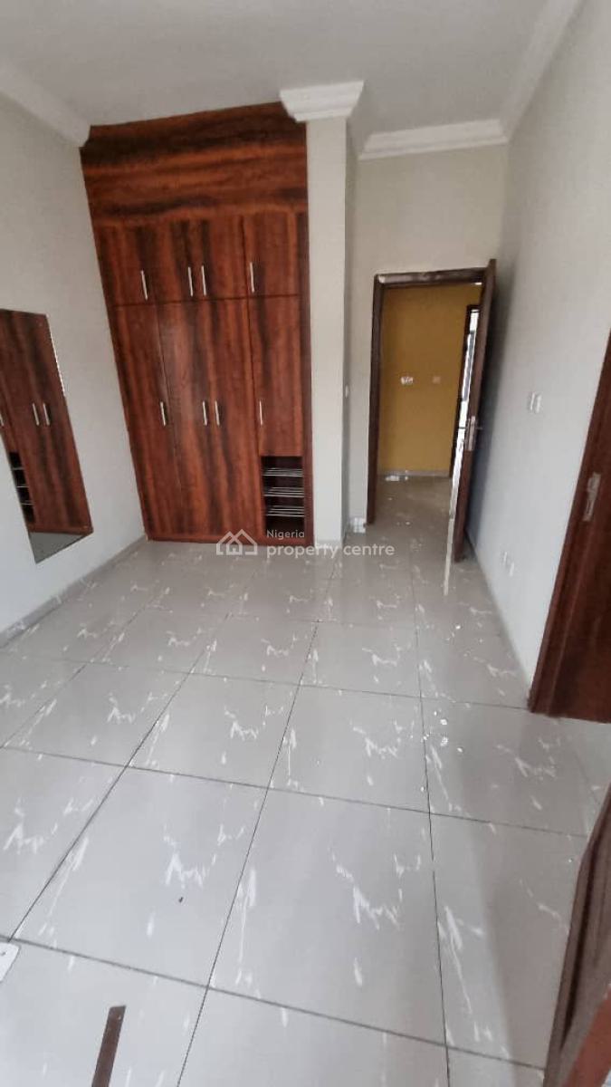 3 Bedroom Apartment in a Secured Estate, Lekki Phase 1, Lekki, Lagos, Flat / Apartment for Rent