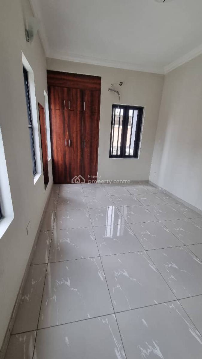 3 Bedroom Apartment in a Secured Estate, Lekki Phase 1, Lekki, Lagos, Flat / Apartment for Rent