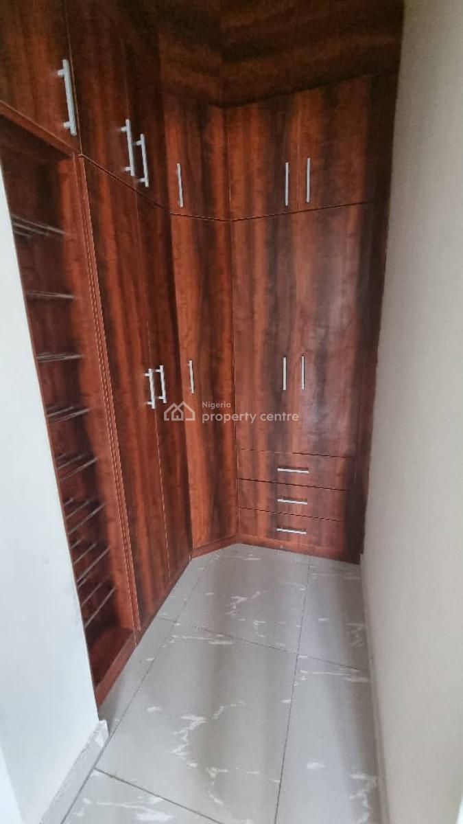 3 Bedroom Apartment in a Secured Estate, Lekki Phase 1, Lekki, Lagos, Flat / Apartment for Rent