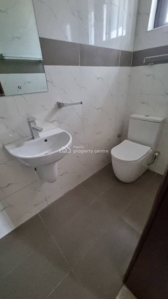 3 Bedroom Apartment in a Secured Estate, Lekki Phase 1, Lekki, Lagos, Flat / Apartment for Rent