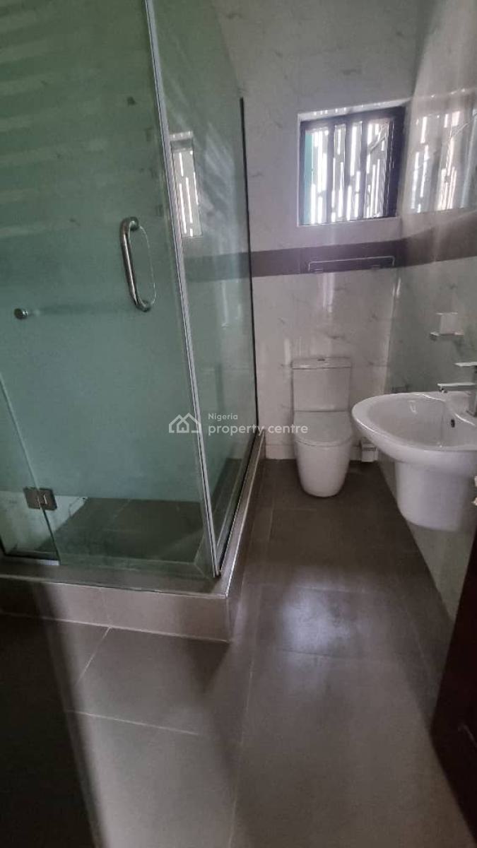 3 Bedroom Apartment in a Secured Estate, Lekki Phase 1, Lekki, Lagos, Flat / Apartment for Rent