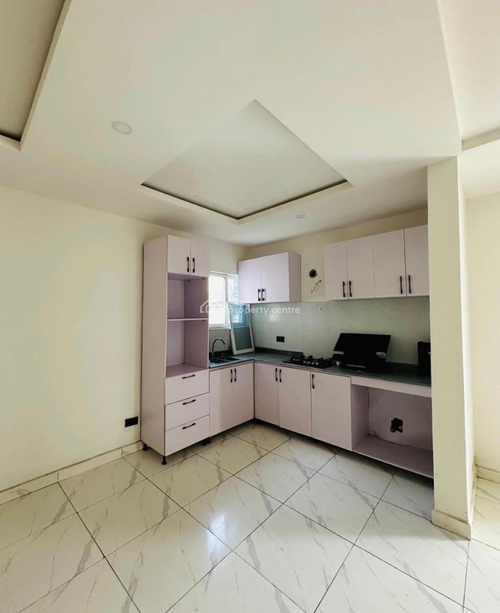 Distress 2 Bedroom  Flat, Ikate, Lekki Phase 1, Lekki, Lagos, Flat / Apartment for Sale