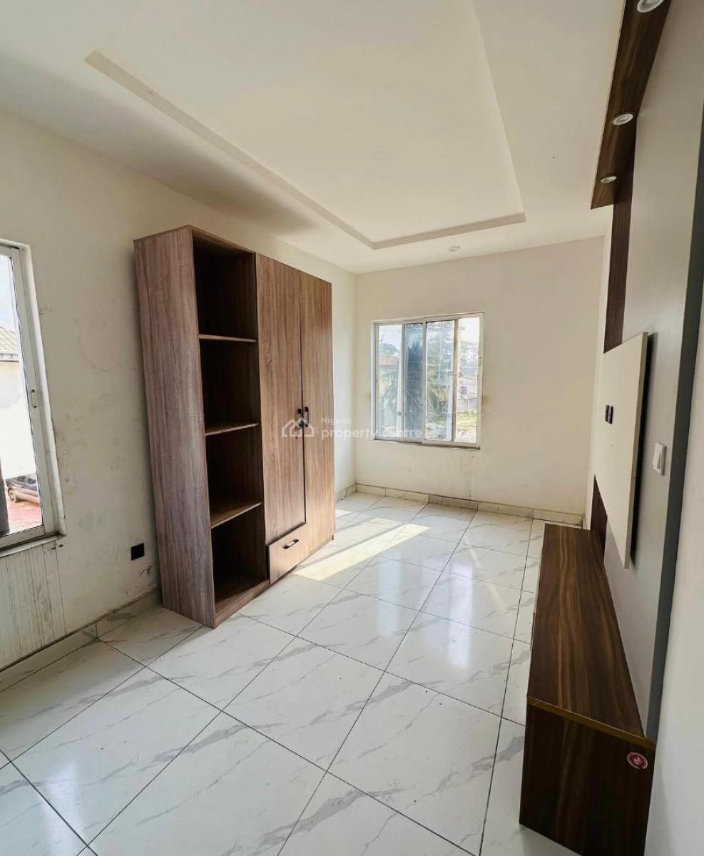 Disstress 2-bedroom Apartment, Ikate, Lekki, Lagos, Block of Flats for Sale