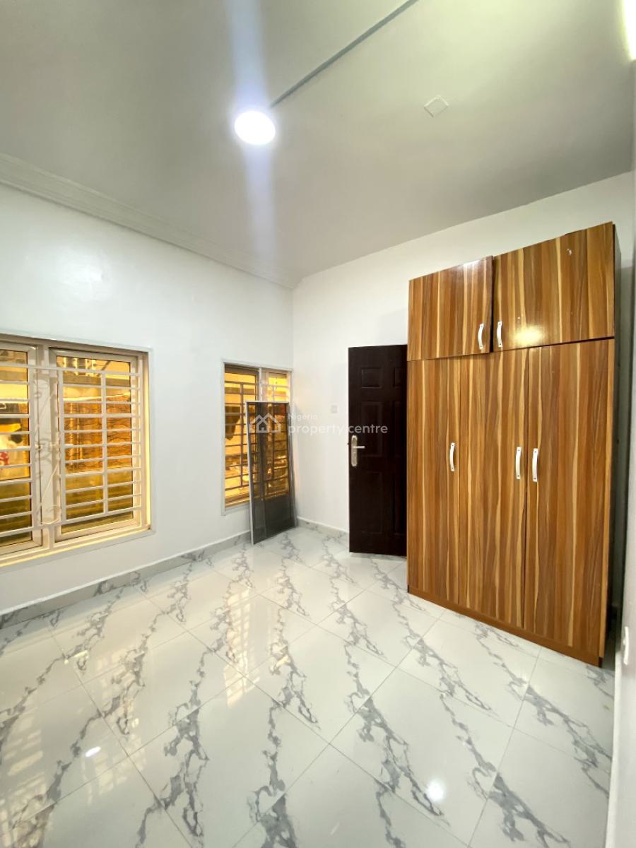 Two Bedroom Apartment in a Secured Estate, Lekki Phase 1, Lekki, Lagos, Flat / Apartment for Rent