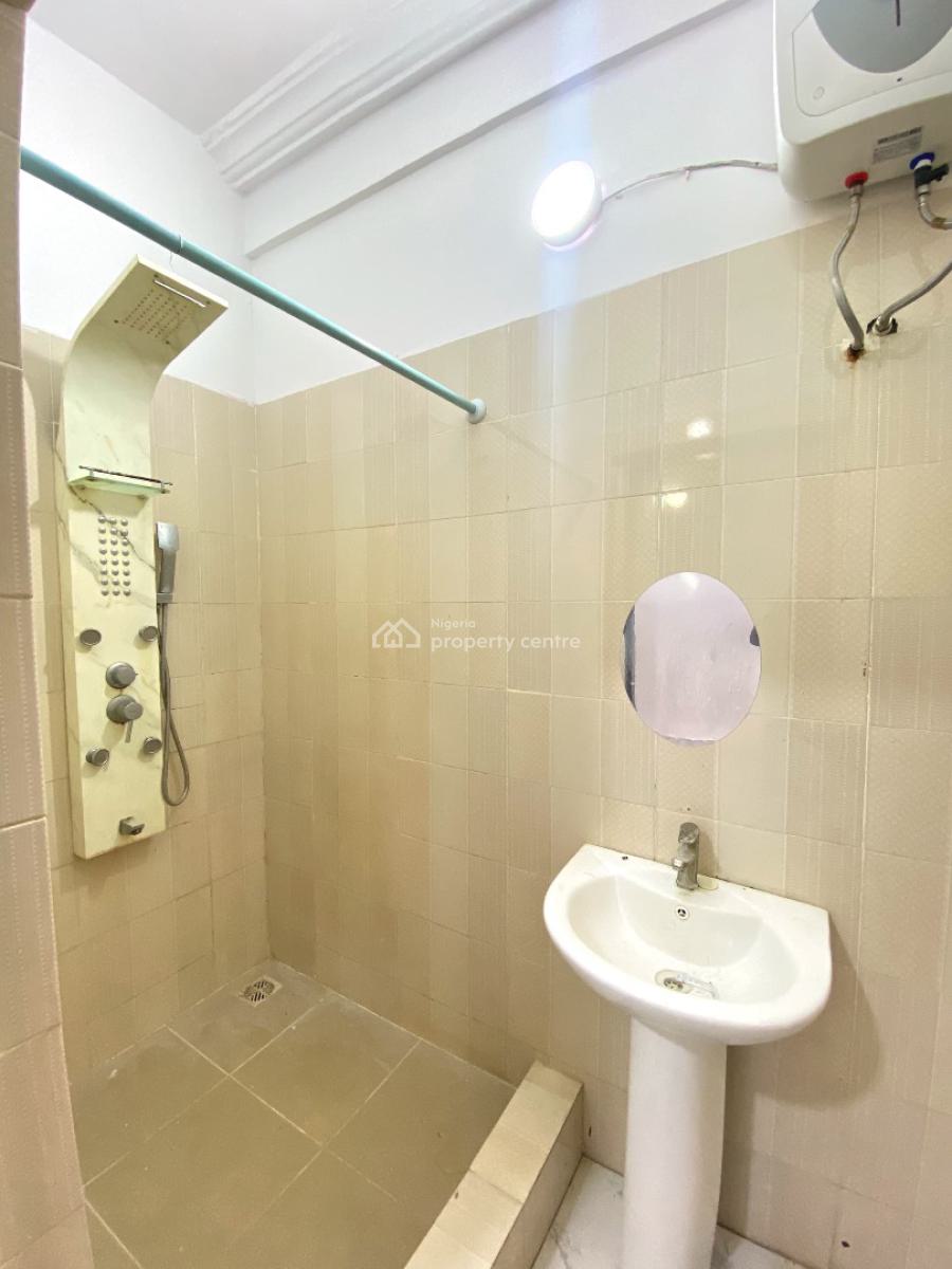 Two Bedroom Apartment in a Secured Estate, Lekki Phase 1, Lekki, Lagos, Flat / Apartment for Rent