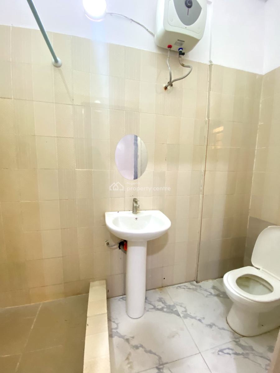 Two Bedroom Apartment in a Secured Estate, Lekki Phase 1, Lekki, Lagos, Flat / Apartment for Rent