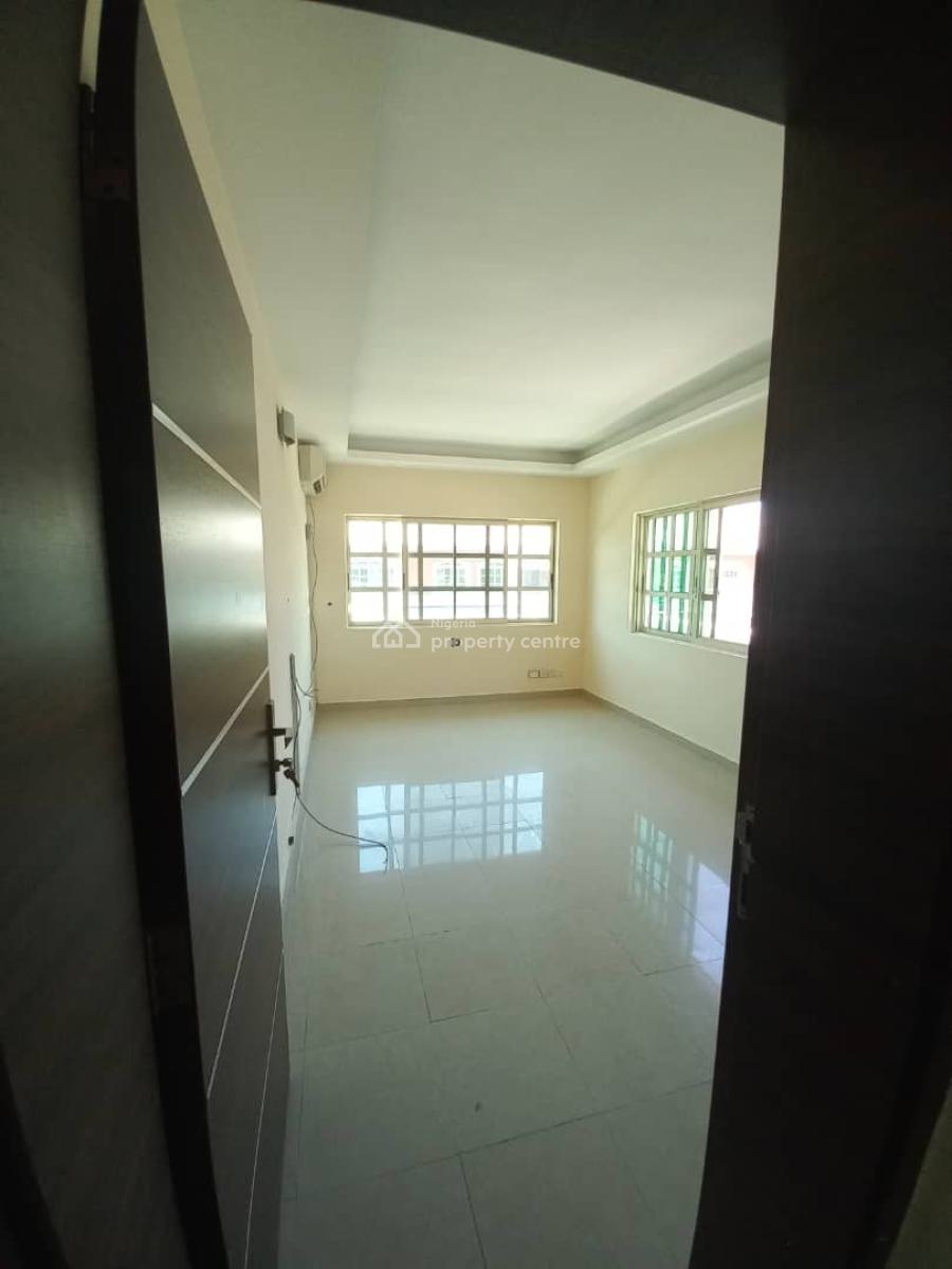Fully Serviced 4 Bedroom Flat Penthouse with Study, Pool & Gym, Old Ikoyi, Ikoyi, Lagos, Flat / Apartment for Rent