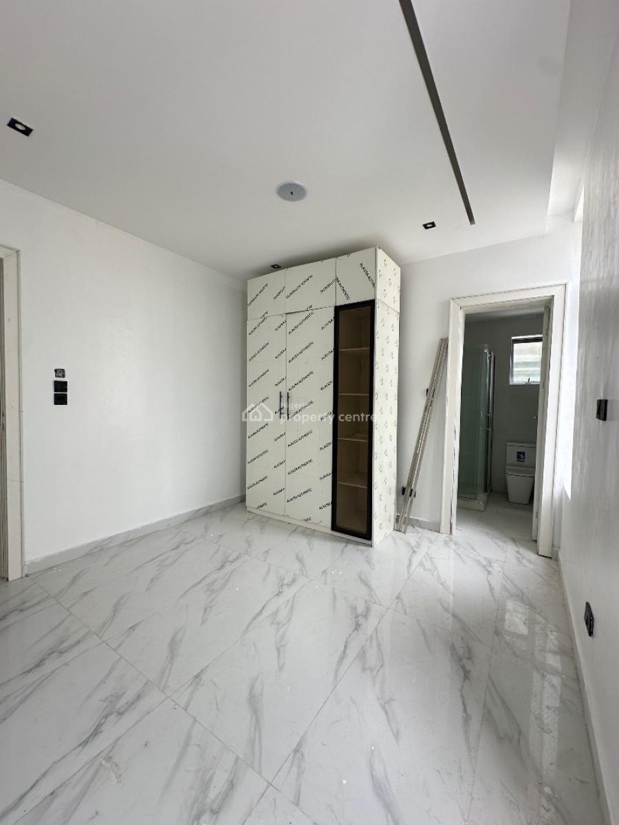 Spacious 2 Bedrooms Apartment with Gym, Elevator and Swimming Pool, Lekki Phase 1, Lekki, Lagos, Flat / Apartment for Sale