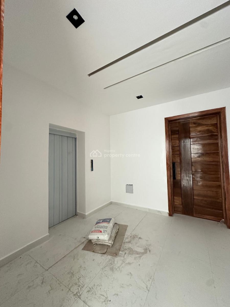 Spacious 2 Bedrooms Apartment with Gym, Elevator and Swimming Pool, Lekki Phase 1, Lekki, Lagos, Flat / Apartment for Sale