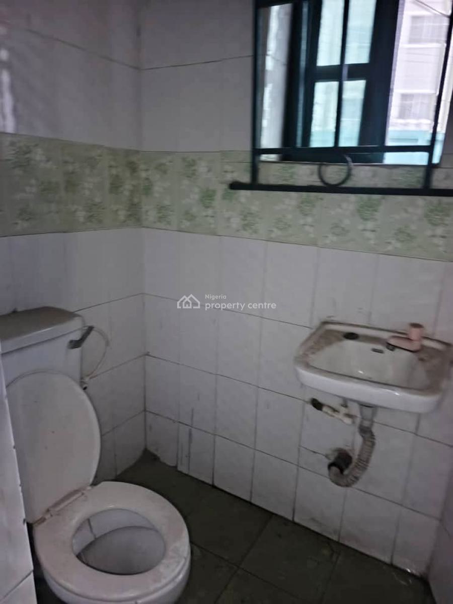 Well Renovated Standard 3 Bedroom Apartment, Off Grammar School Opposite, Ojodu Berger, Ojodu, Lagos, Flat / Apartment for Rent