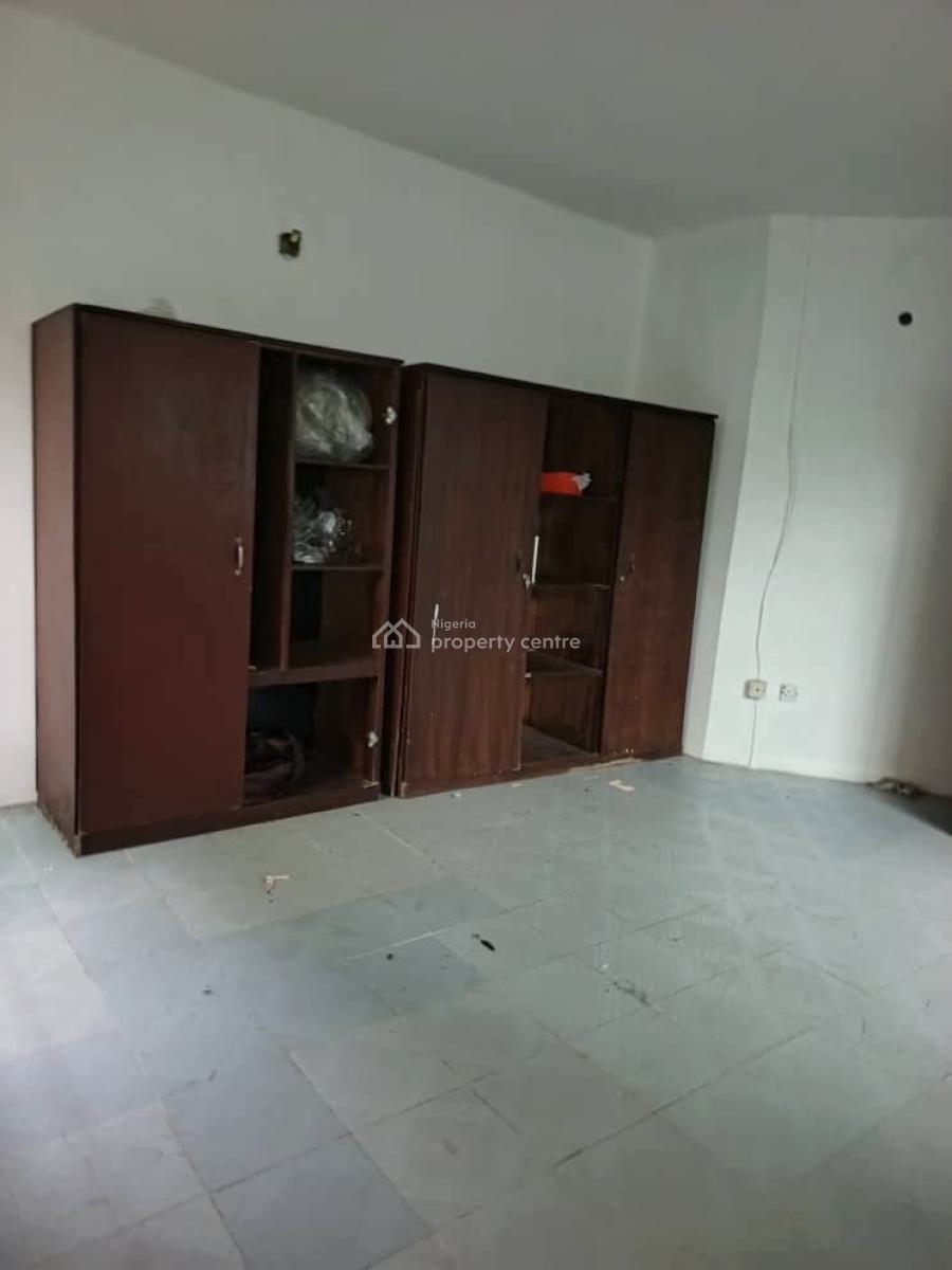 Well Renovated Standard 3 Bedroom Apartment, Off Grammar School Opposite, Ojodu Berger, Ojodu, Lagos, Flat / Apartment for Rent