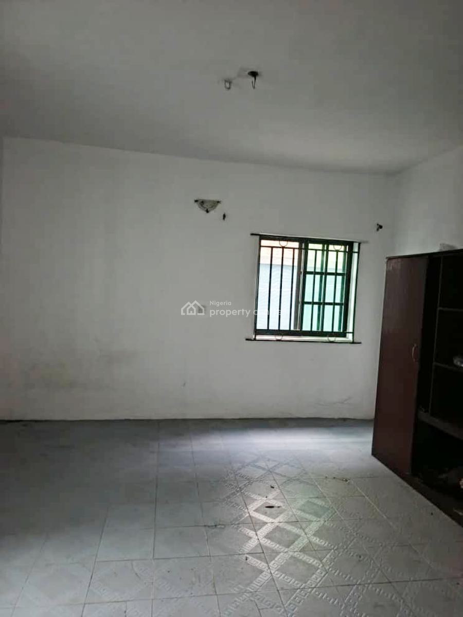 Well Renovated Standard 3 Bedroom Apartment, Off Grammar School Opposite, Ojodu Berger, Ojodu, Lagos, Flat / Apartment for Rent