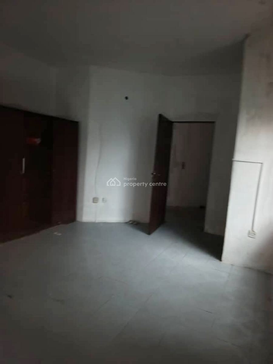 Well Renovated Standard 3 Bedroom Apartment, Off Grammar School Opposite, Ojodu Berger, Ojodu, Lagos, Flat / Apartment for Rent
