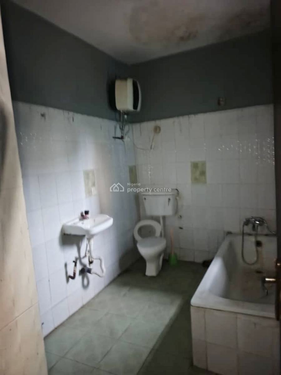 Well Renovated Standard 3 Bedroom Apartment, Off Grammar School Opposite, Ojodu Berger, Ojodu, Lagos, Flat / Apartment for Rent