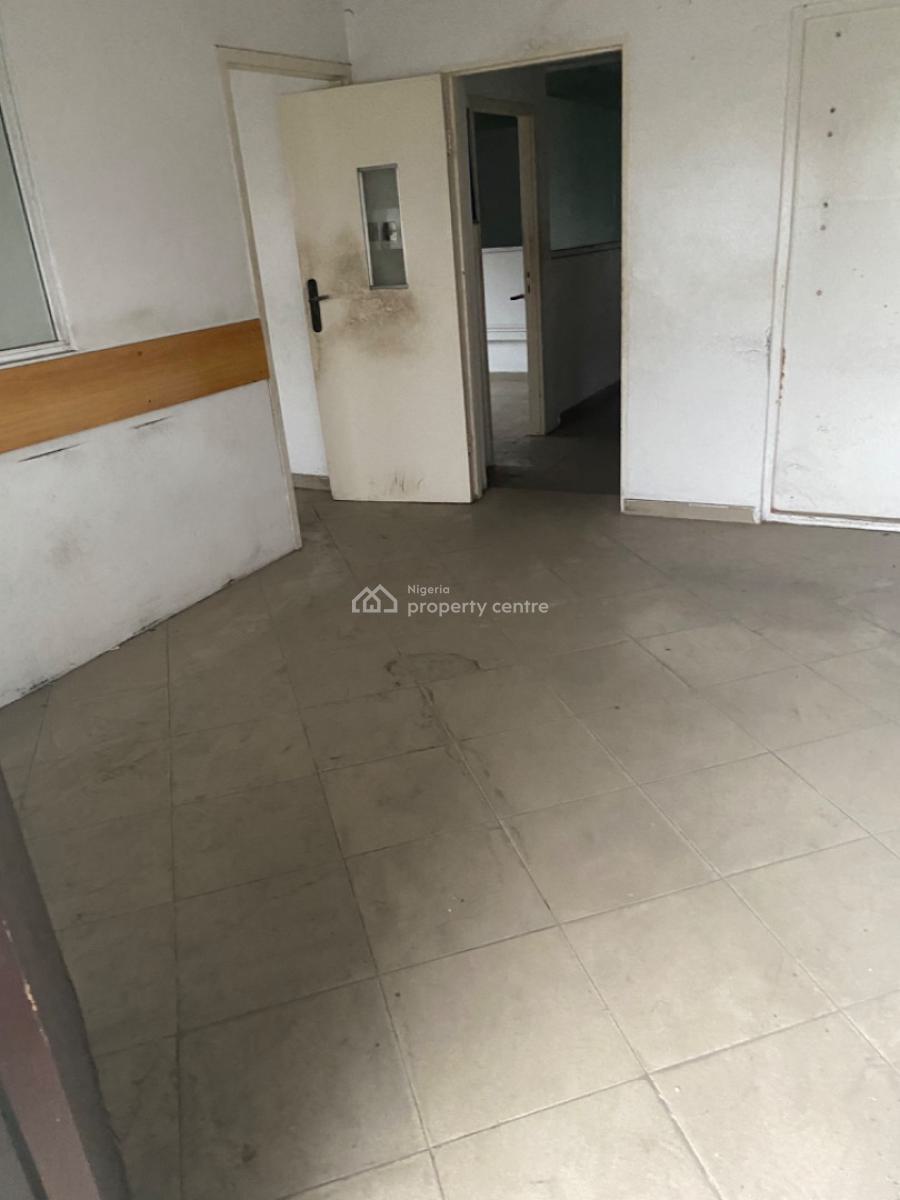 8 Bedroom Bungalow, Gbajumo Crescent, Surulere, Lagos, House for Rent