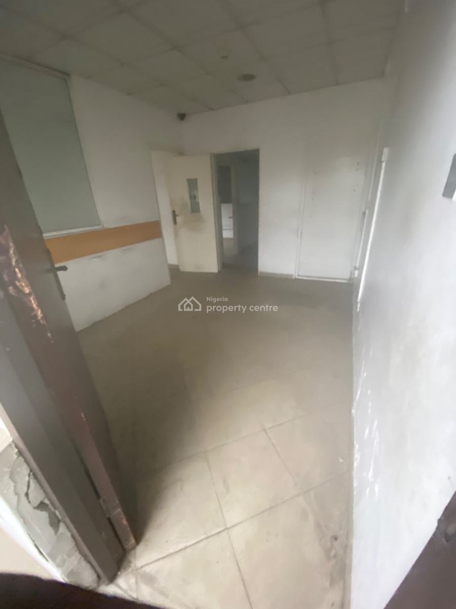 8 Bedroom Bungalow, Gbajumo Crescent, Surulere, Lagos, House for Rent
