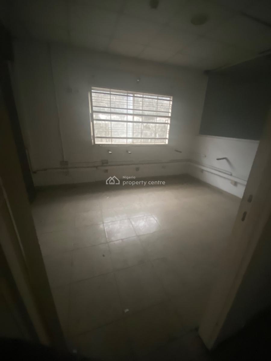 8 Bedroom Bungalow, Gbajumo Crescent, Surulere, Lagos, House for Rent
