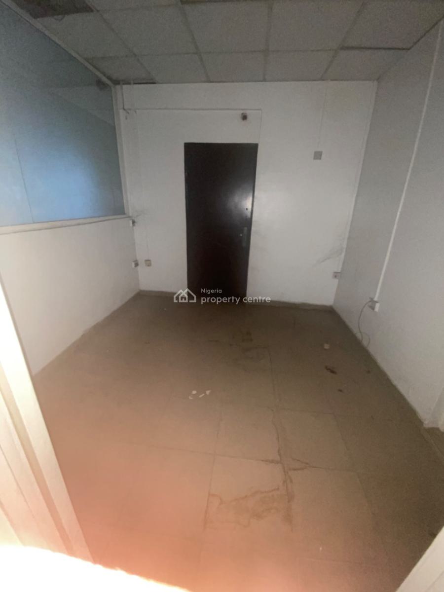 8 Bedroom Bungalow, Gbajumo Crescent, Surulere, Lagos, House for Rent