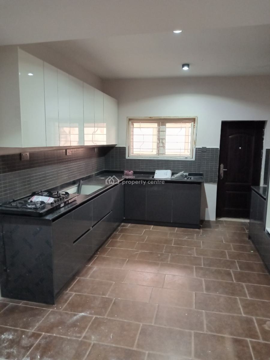 a Well-built Serviced 4 Bedrooms Terraced Duplex + 1 Bq, Guzape District, Abuja, Terraced Duplex for Rent
