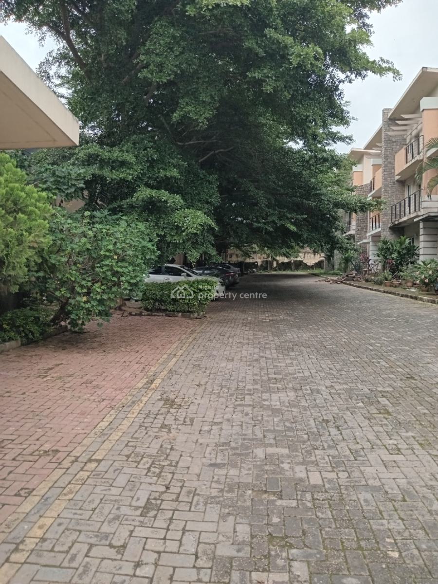 a Well-built Serviced 4 Bedrooms Terraced Duplex + 1 Bq, Guzape District, Abuja, Terraced Duplex for Rent